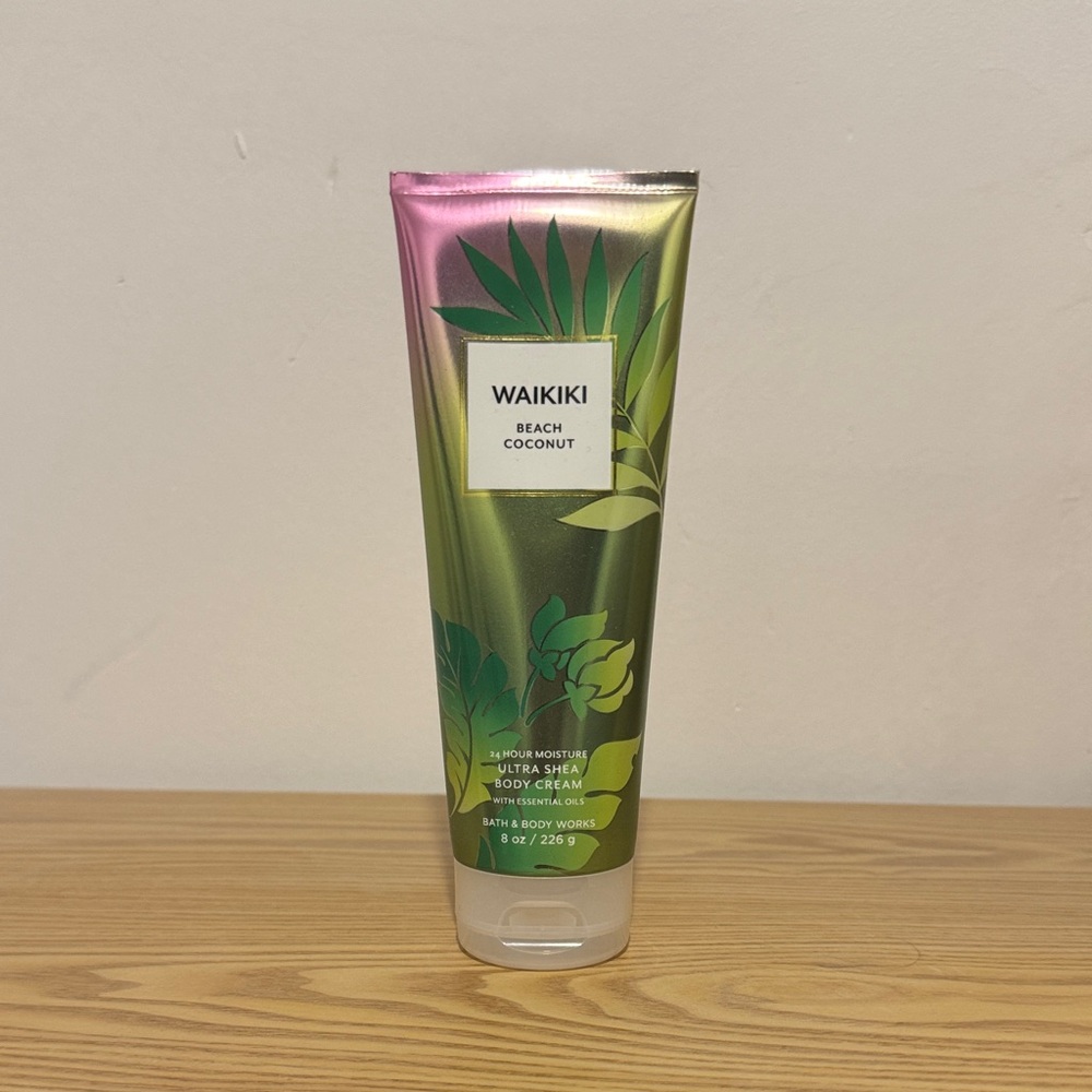 Bath & Body Works Waikiki Beach Coconut Body Cream - Green and Pink
